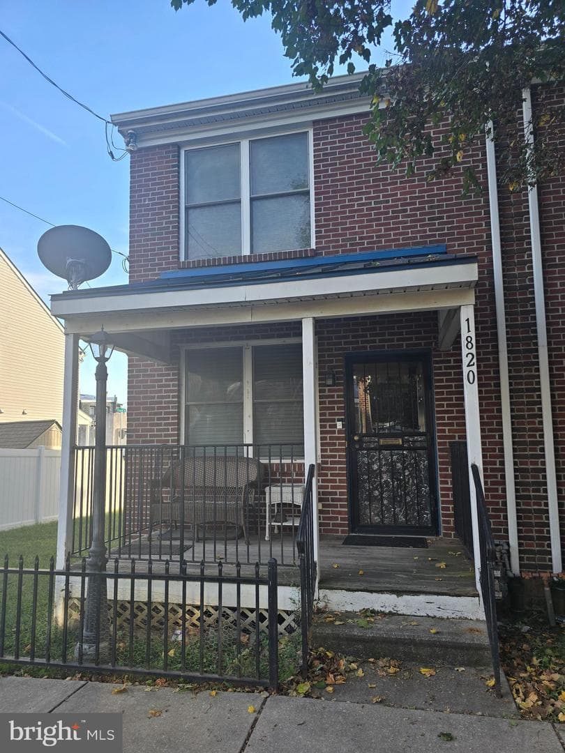 1820 Wilmot Street photo 3