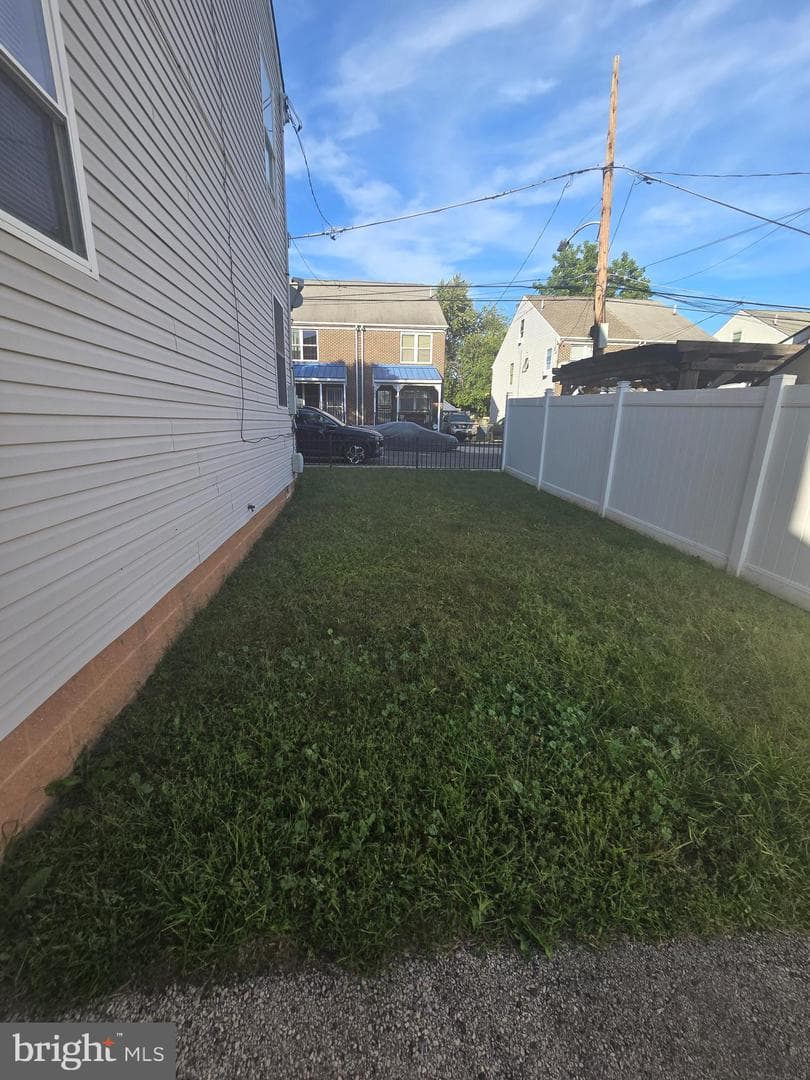 1820 Wilmot Street photo 6