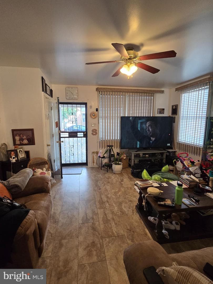 1820 Wilmot Street photo 8