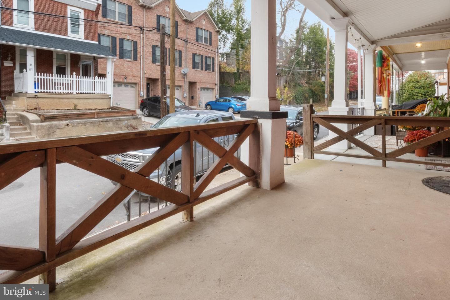 3416 Ainslie Street photo 2