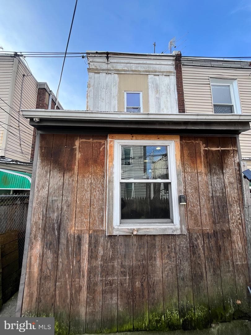 1929 E Thayer Street photo 12