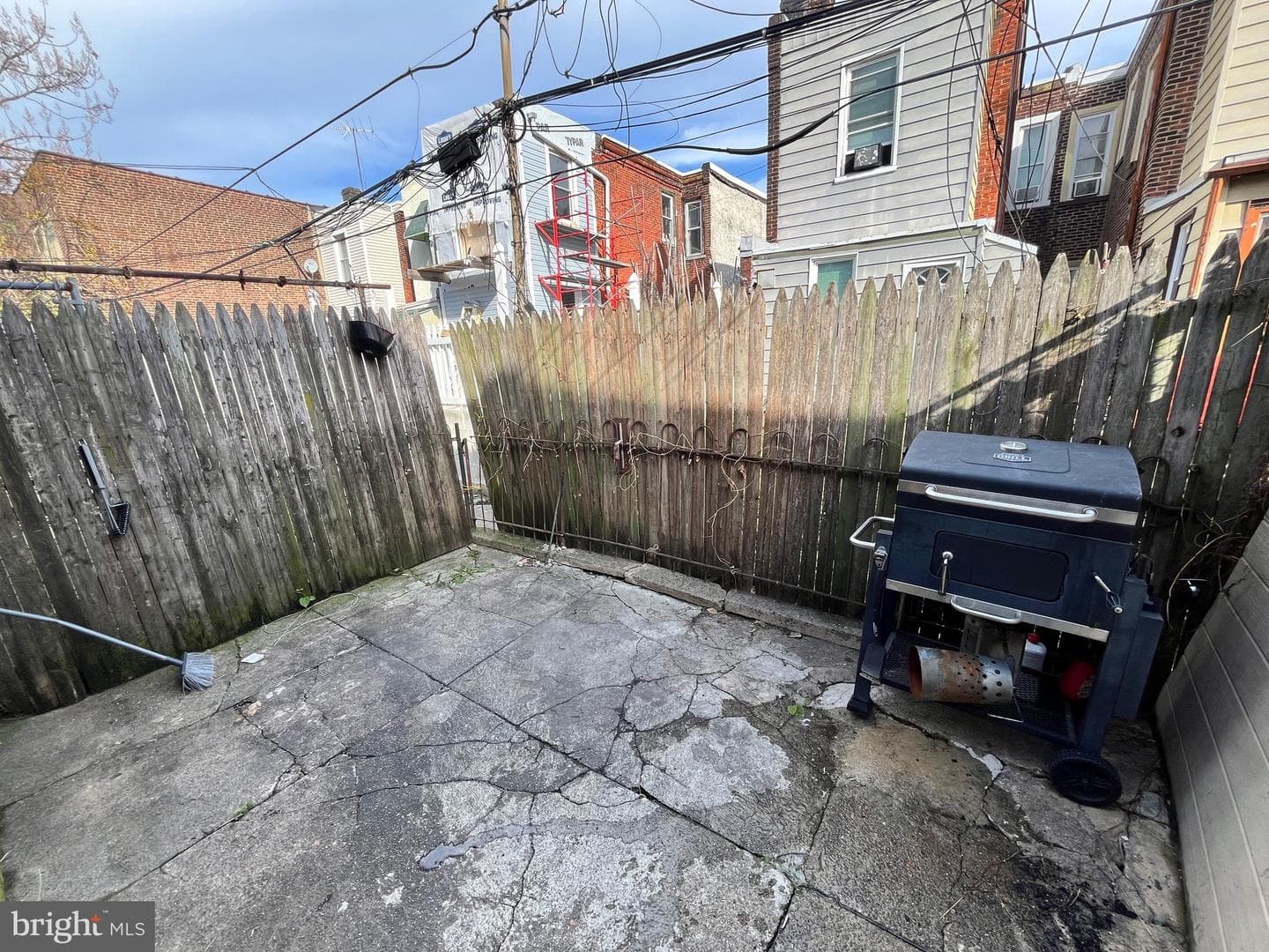 1929 E Thayer Street photo 3