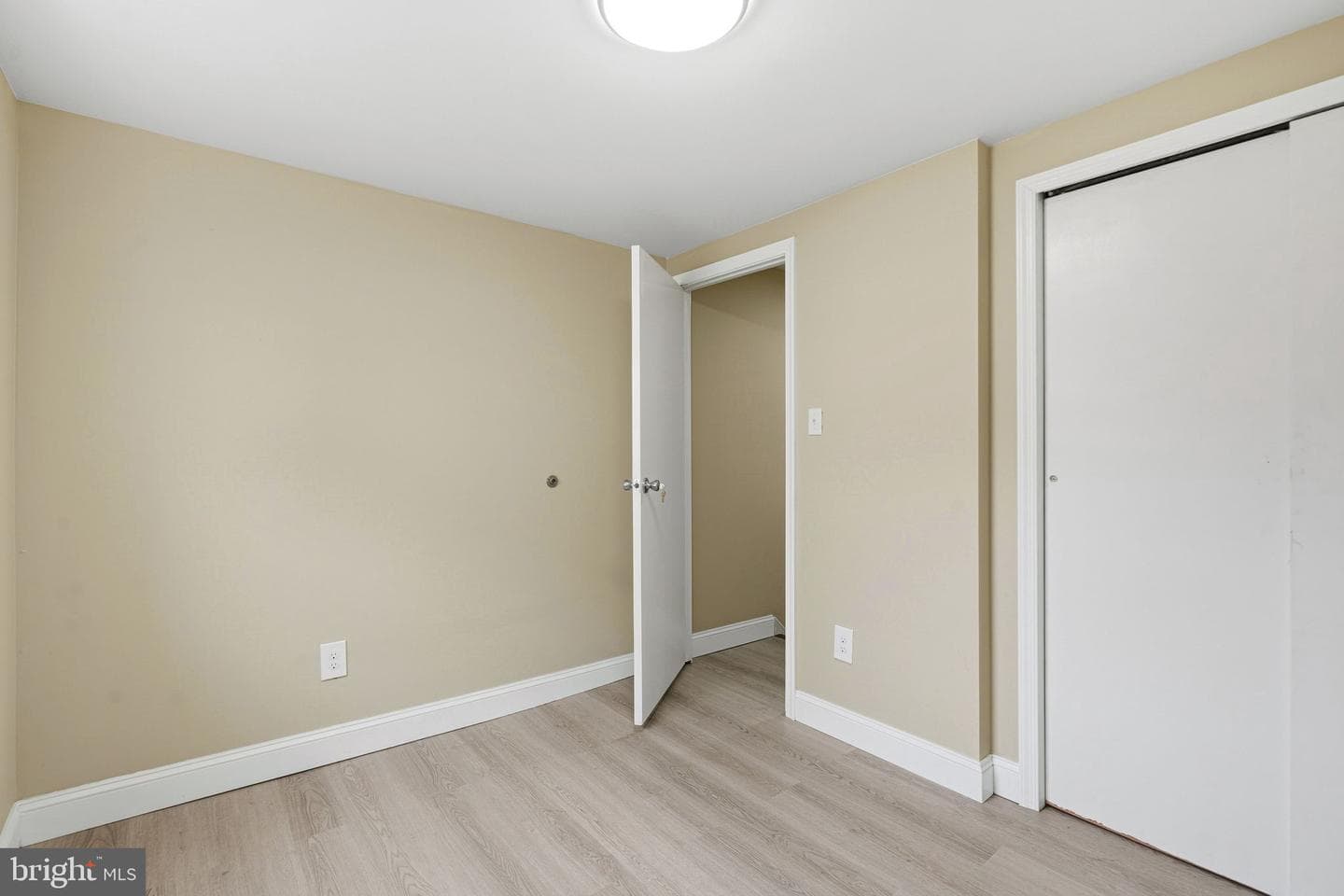 1519 W Thompson Street photo 17
