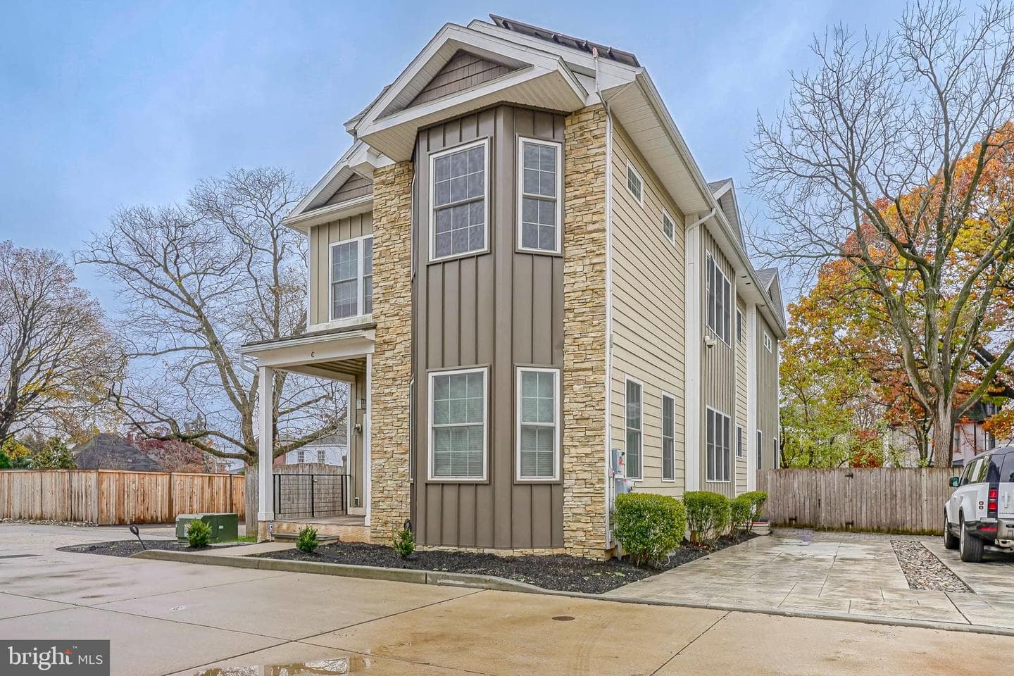 538 Leverington Avenue #c photo 1