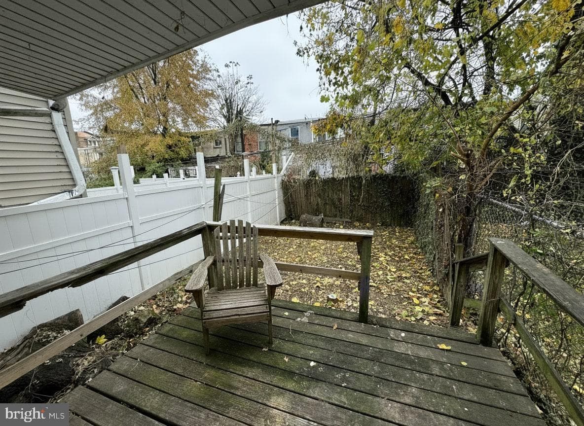 70 E Walnut Lane photo 11