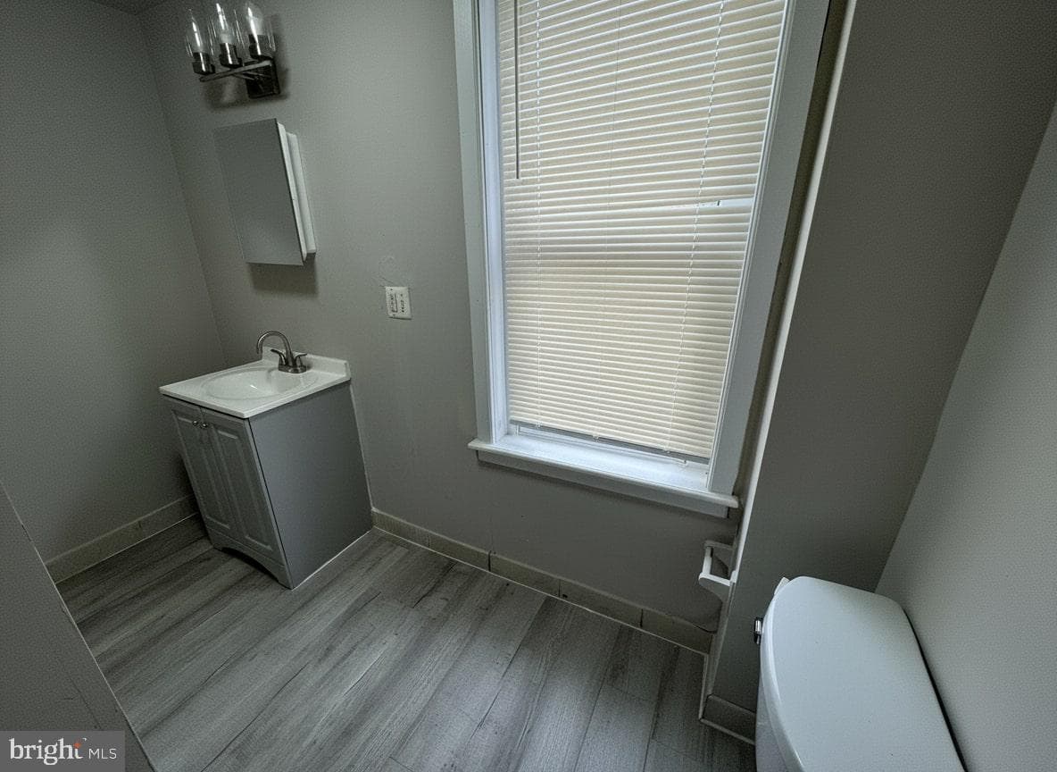 70 E Walnut Lane photo 9