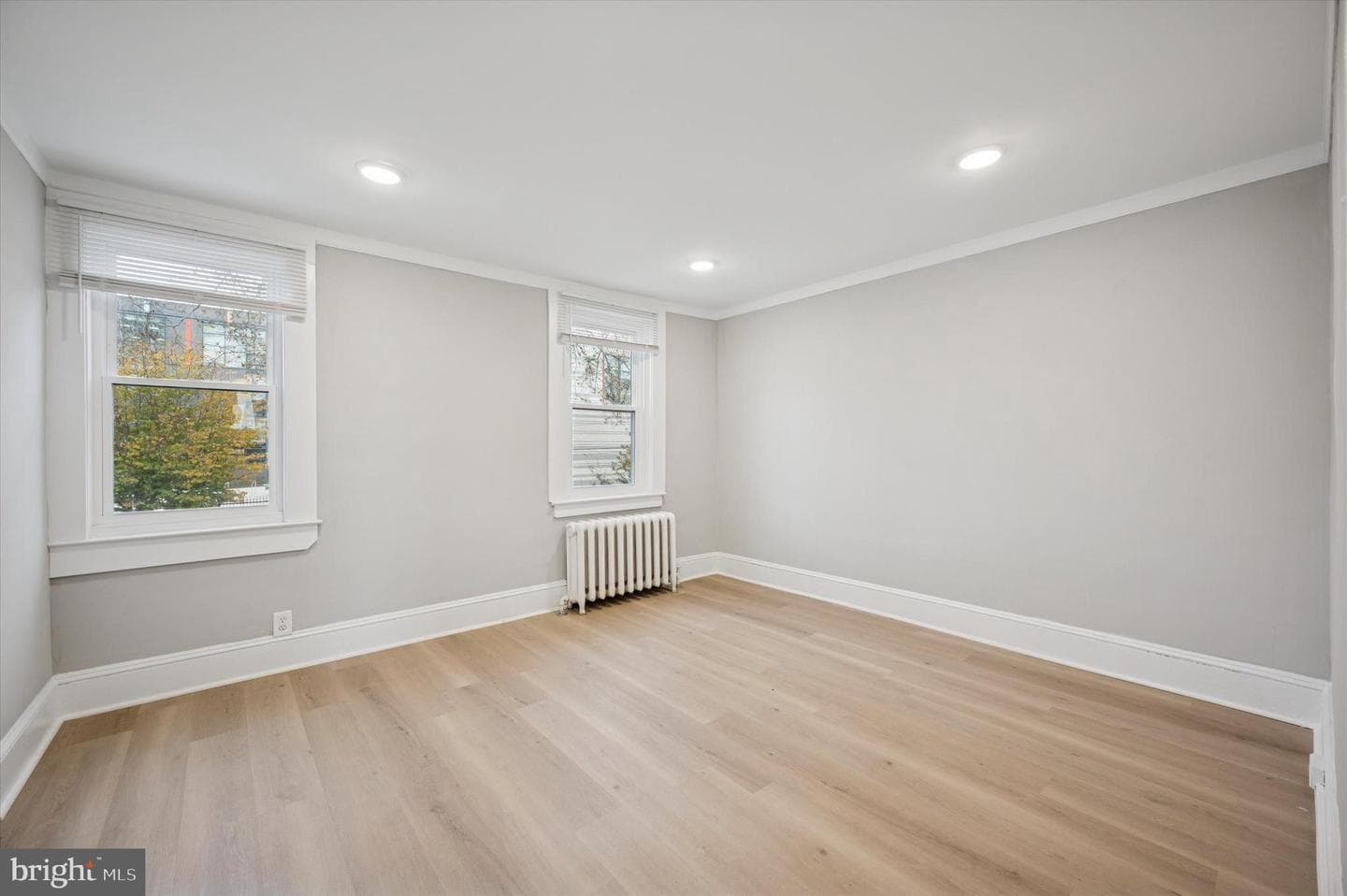 832 Kenmore Road photo 18