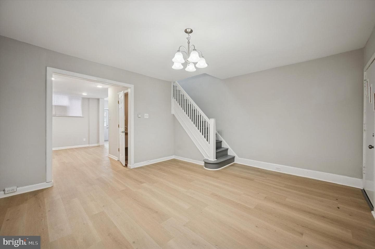 832 Kenmore Road photo 4