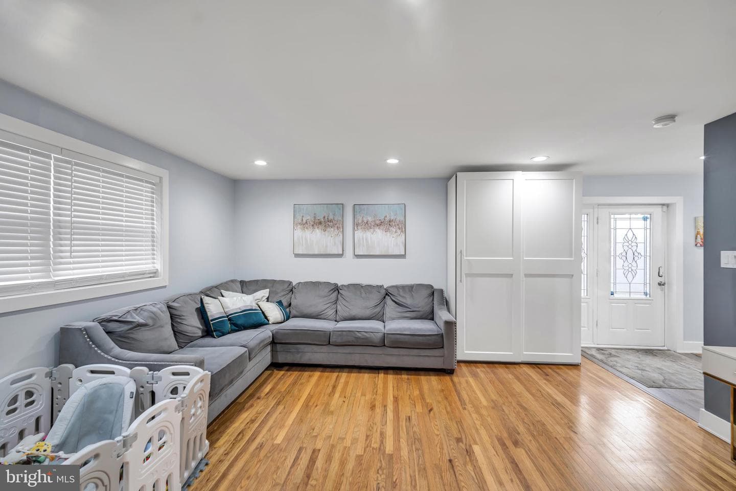 370 Selma Street photo 10