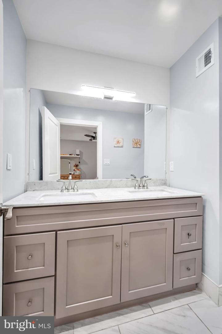 370 Selma Street photo 18