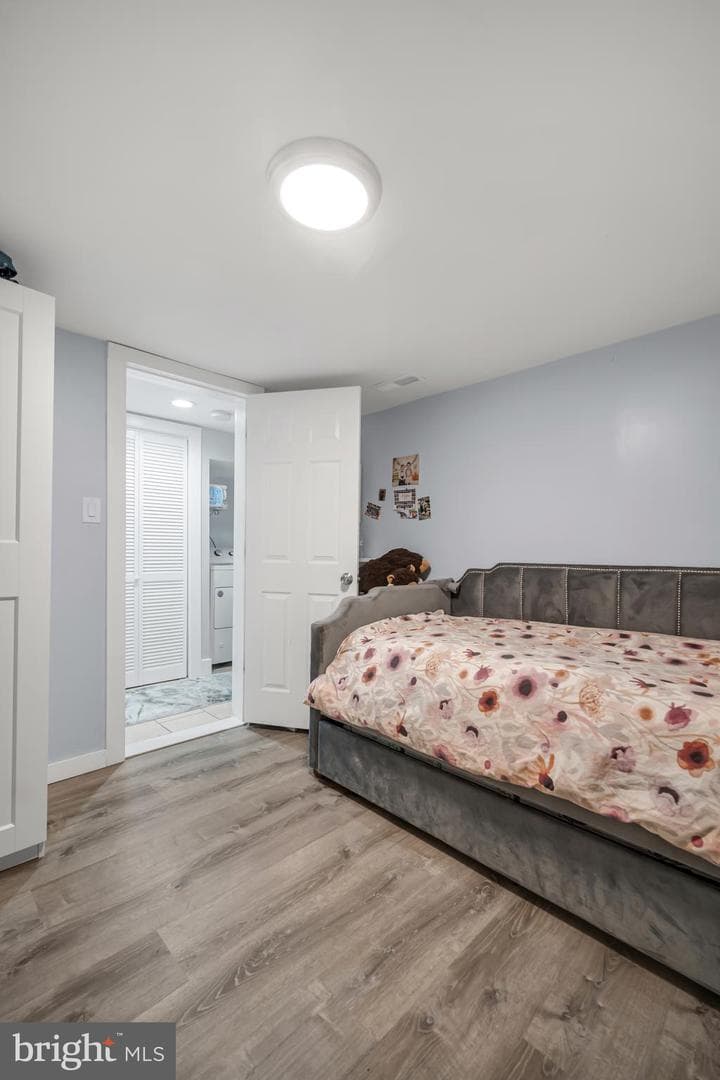 370 Selma Street photo 31