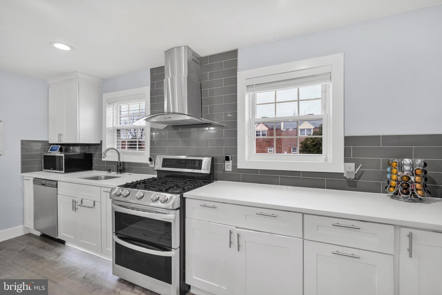 370 Selma Street photo 8