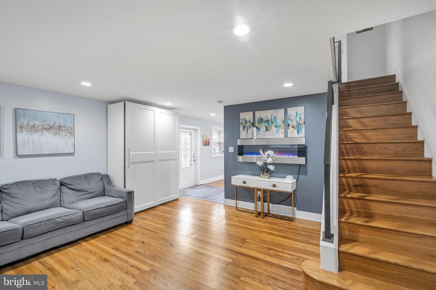 370 Selma Street photo 9