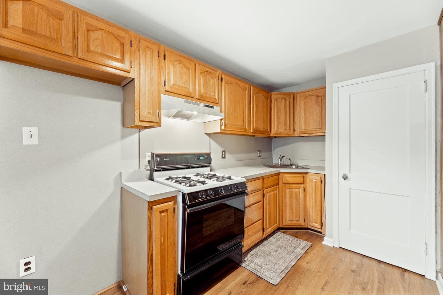 1629 E Comly Street photo 9