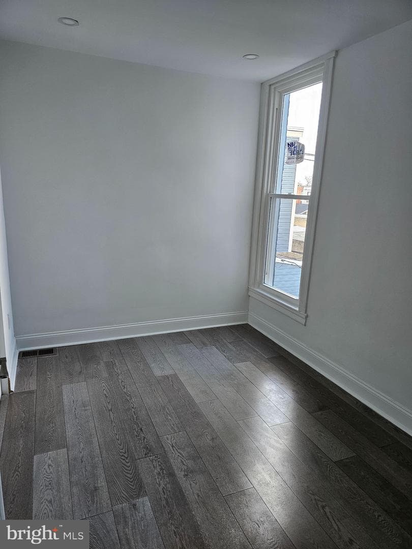 2059 Wilmot Street photo 12