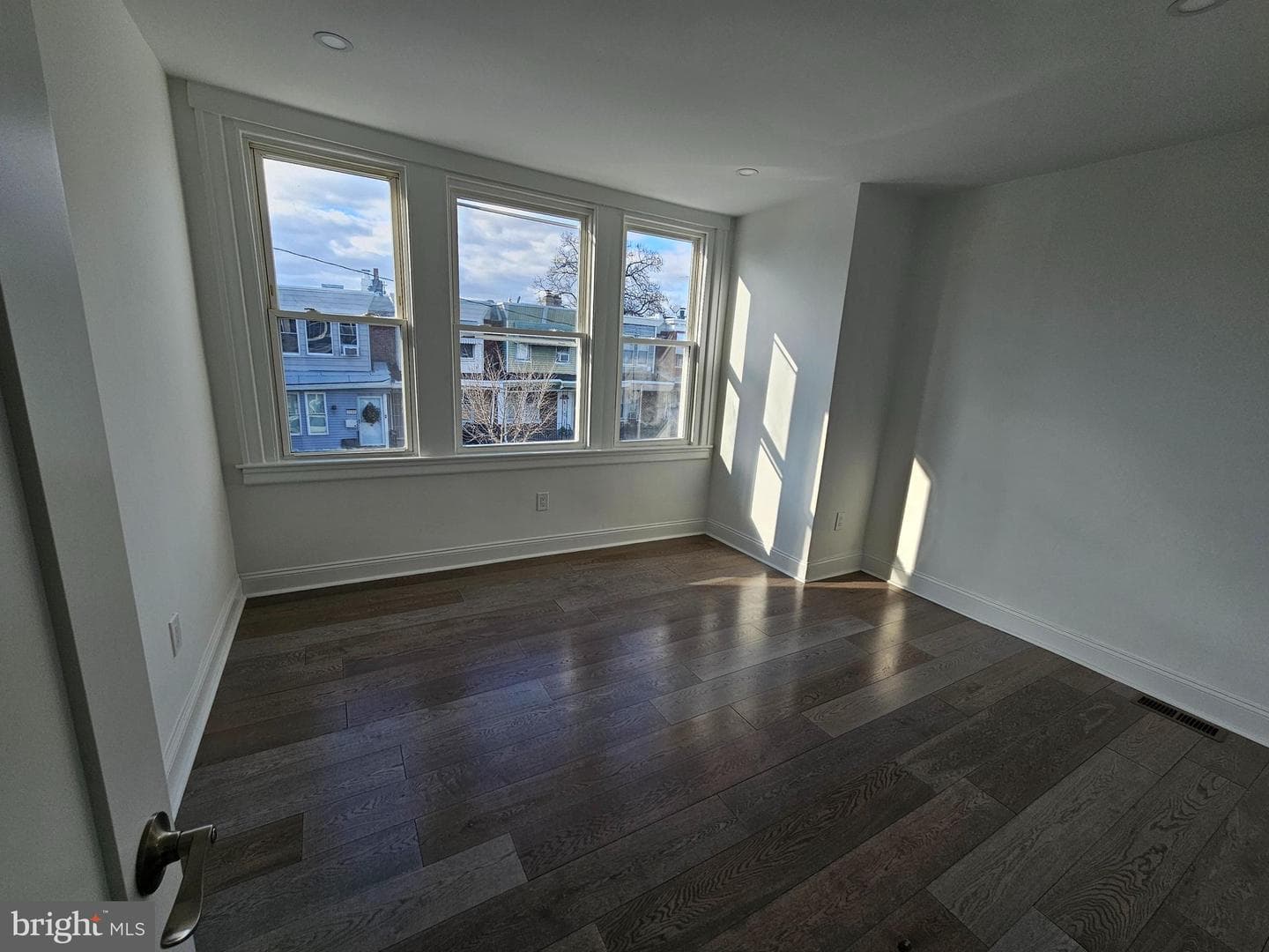 2059 Wilmot Street photo 15