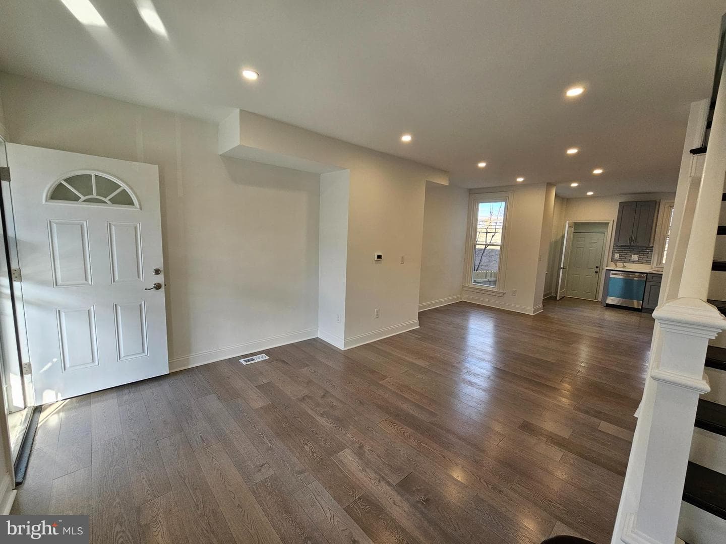 2059 Wilmot Street photo 18