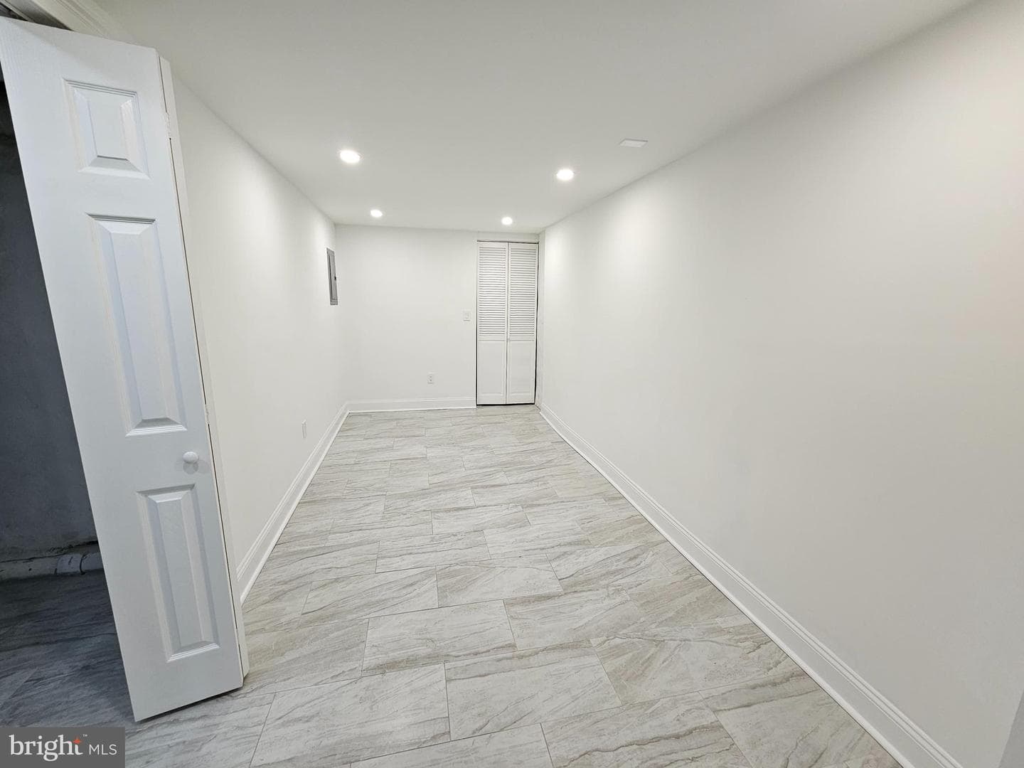2059 Wilmot Street photo 20
