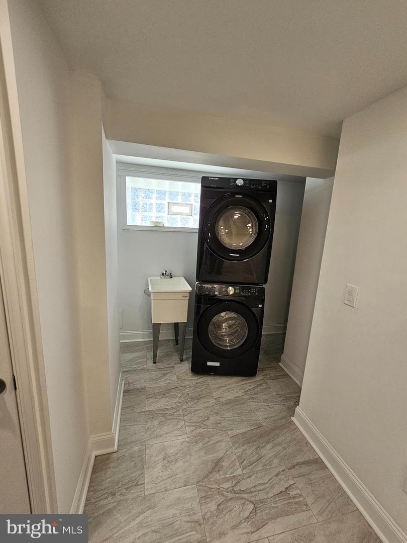 2059 Wilmot Street photo 23