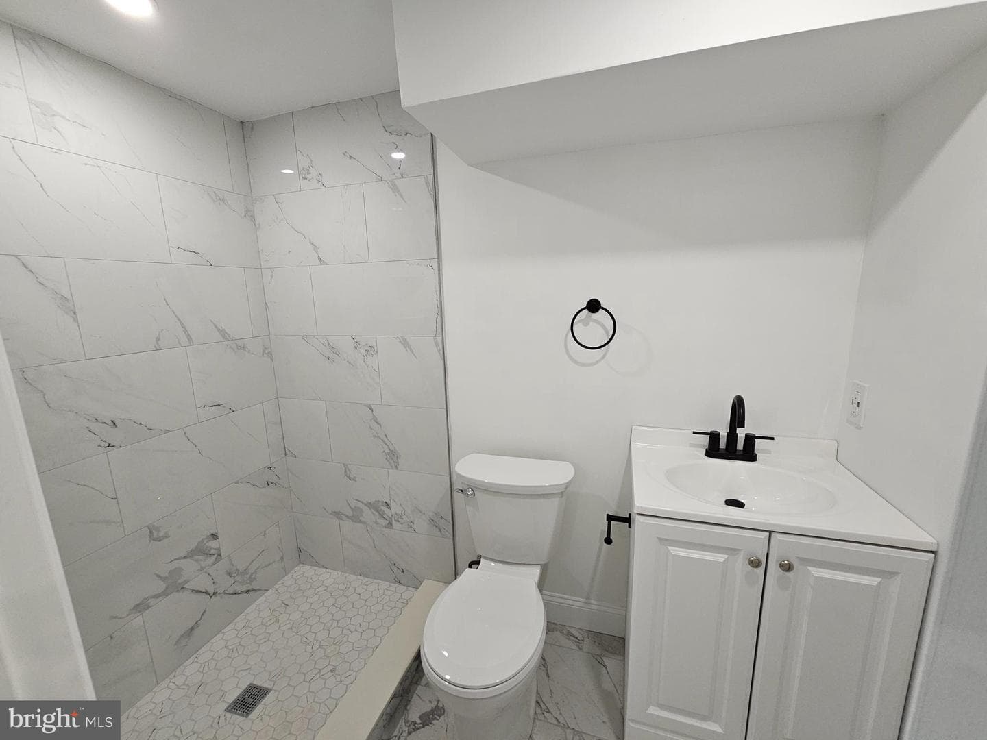 2059 Wilmot Street photo 24