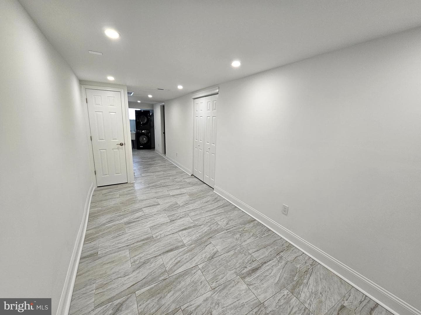 2059 Wilmot Street photo 25