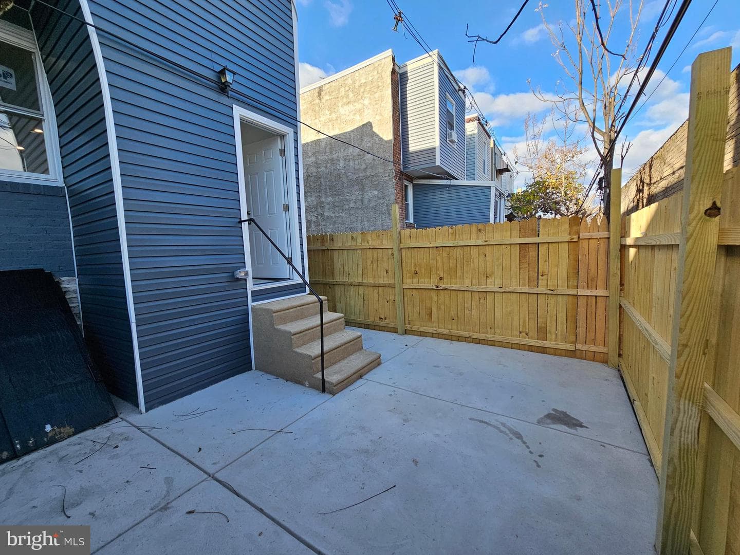 2059 Wilmot Street photo 28