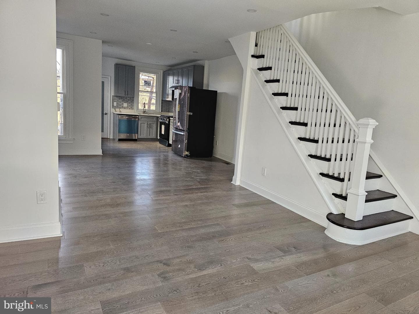 2059 Wilmot Street photo 4