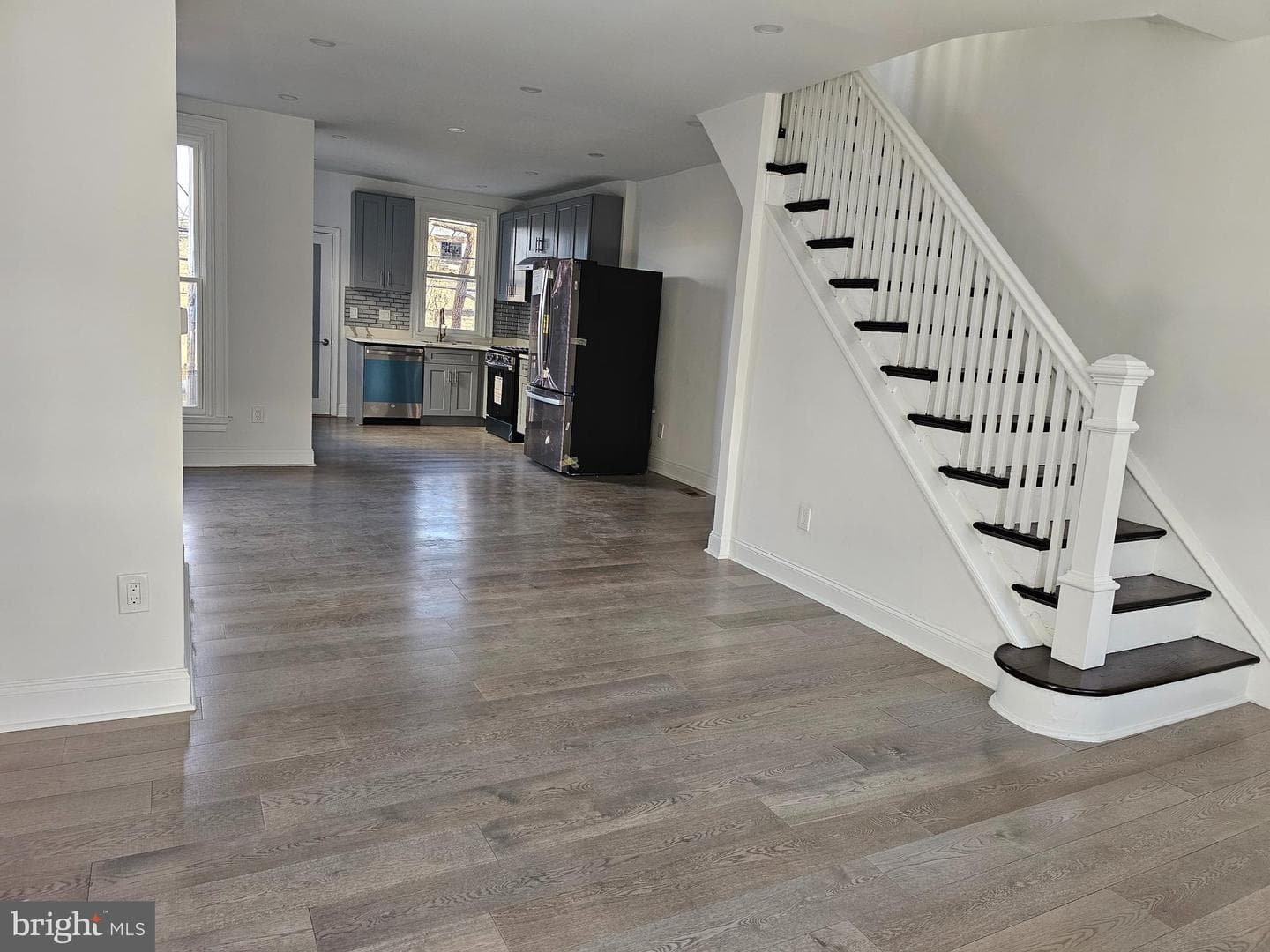 2059 Wilmot Street photo 5