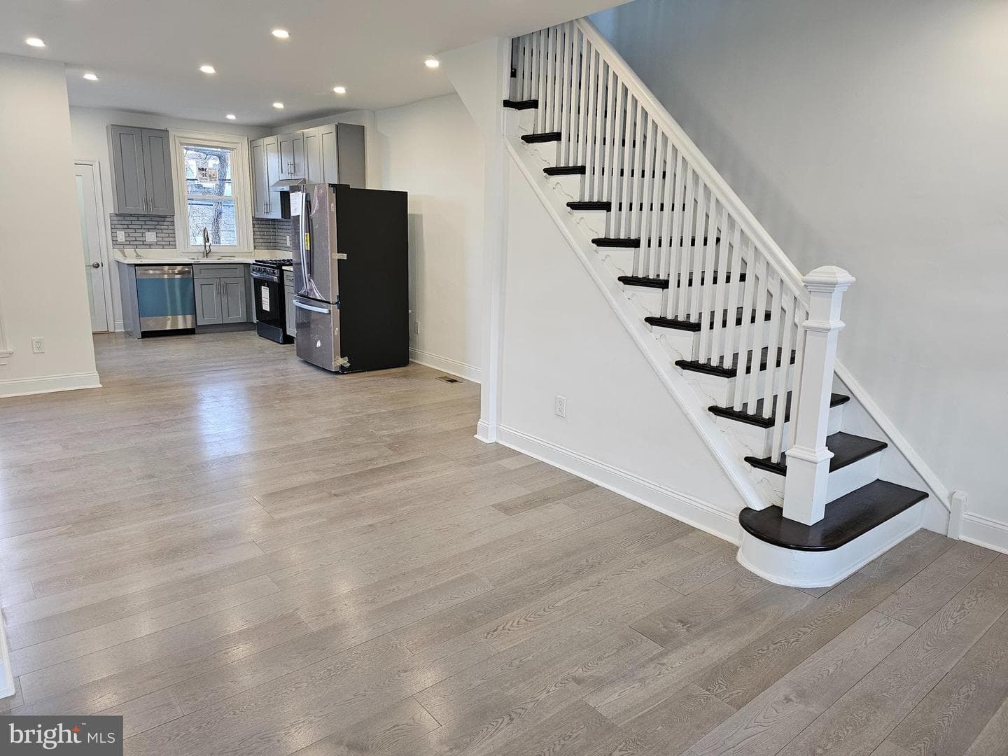 2059 Wilmot Street photo 6
