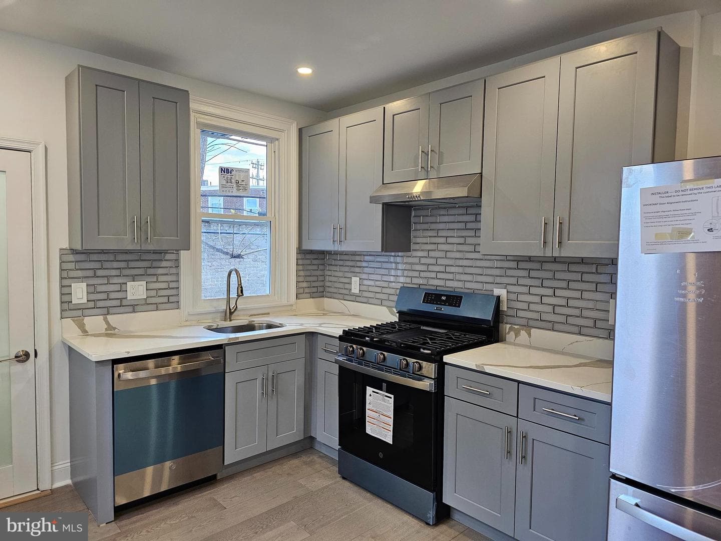 2059 Wilmot Street photo 7