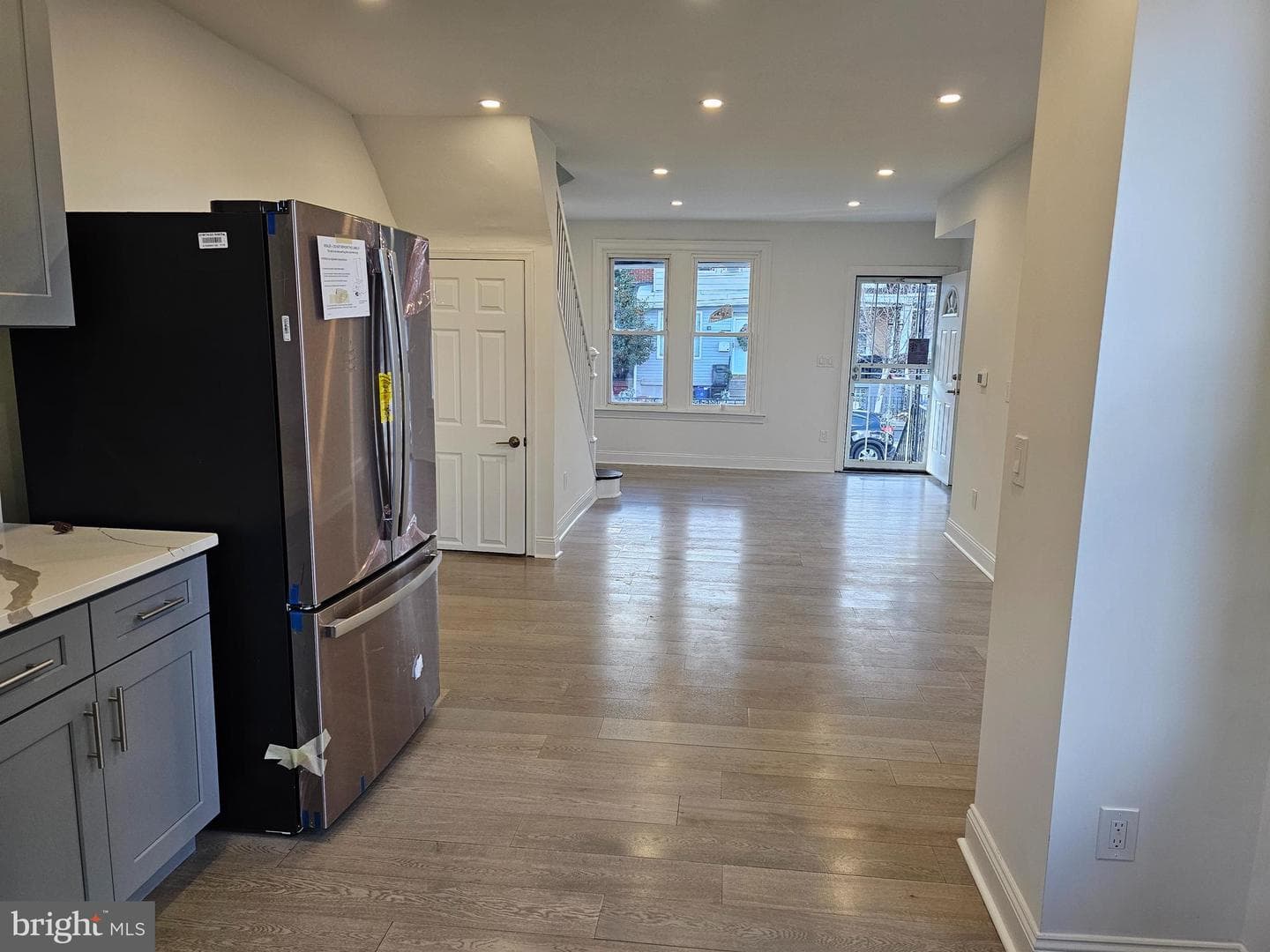 2059 Wilmot Street photo 8