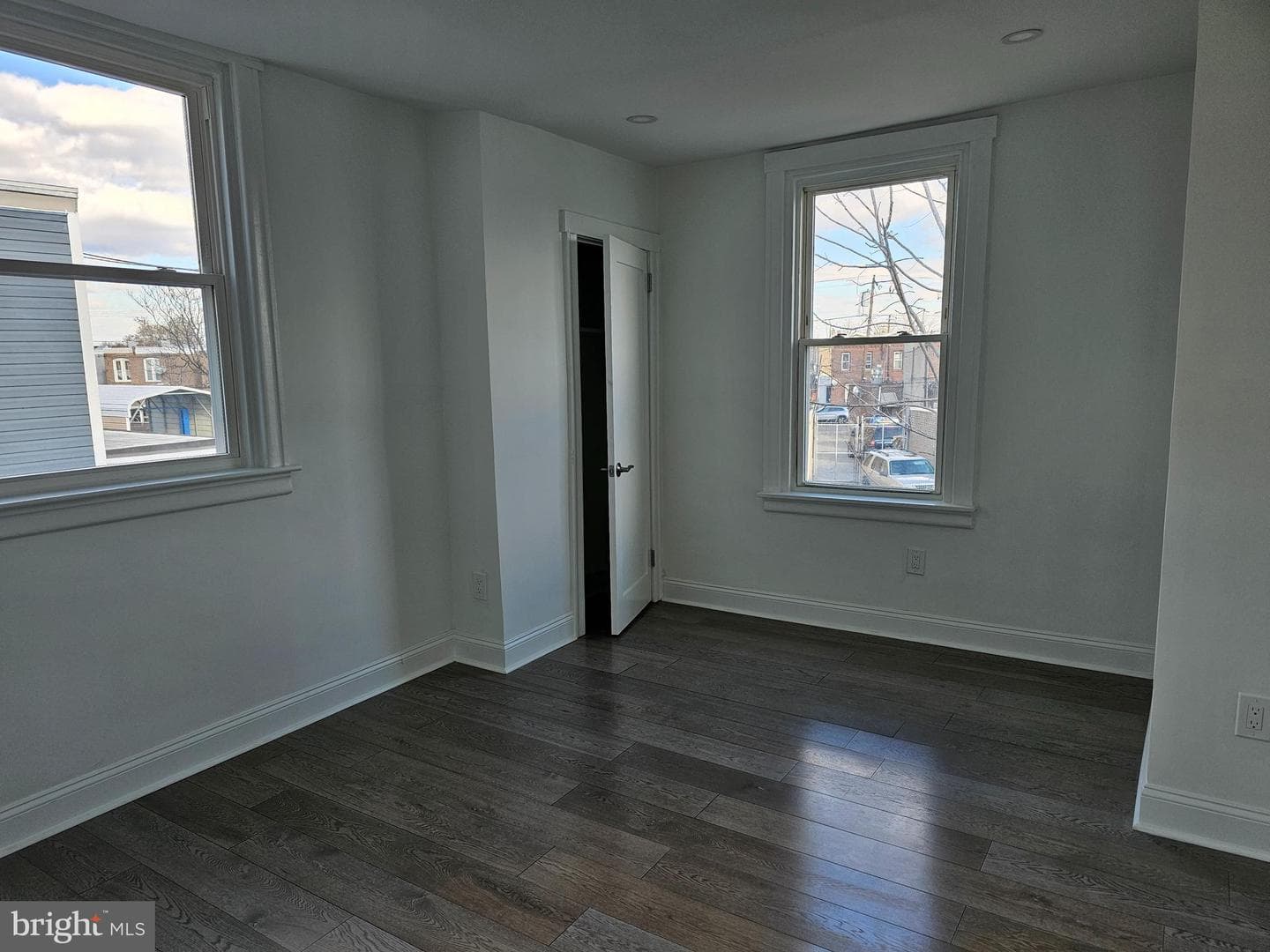 2059 Wilmot Street photo 9