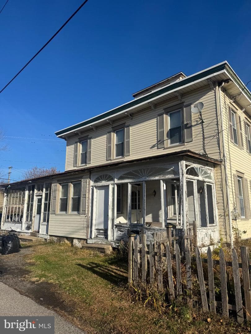 601 Maple Avenue photo 1