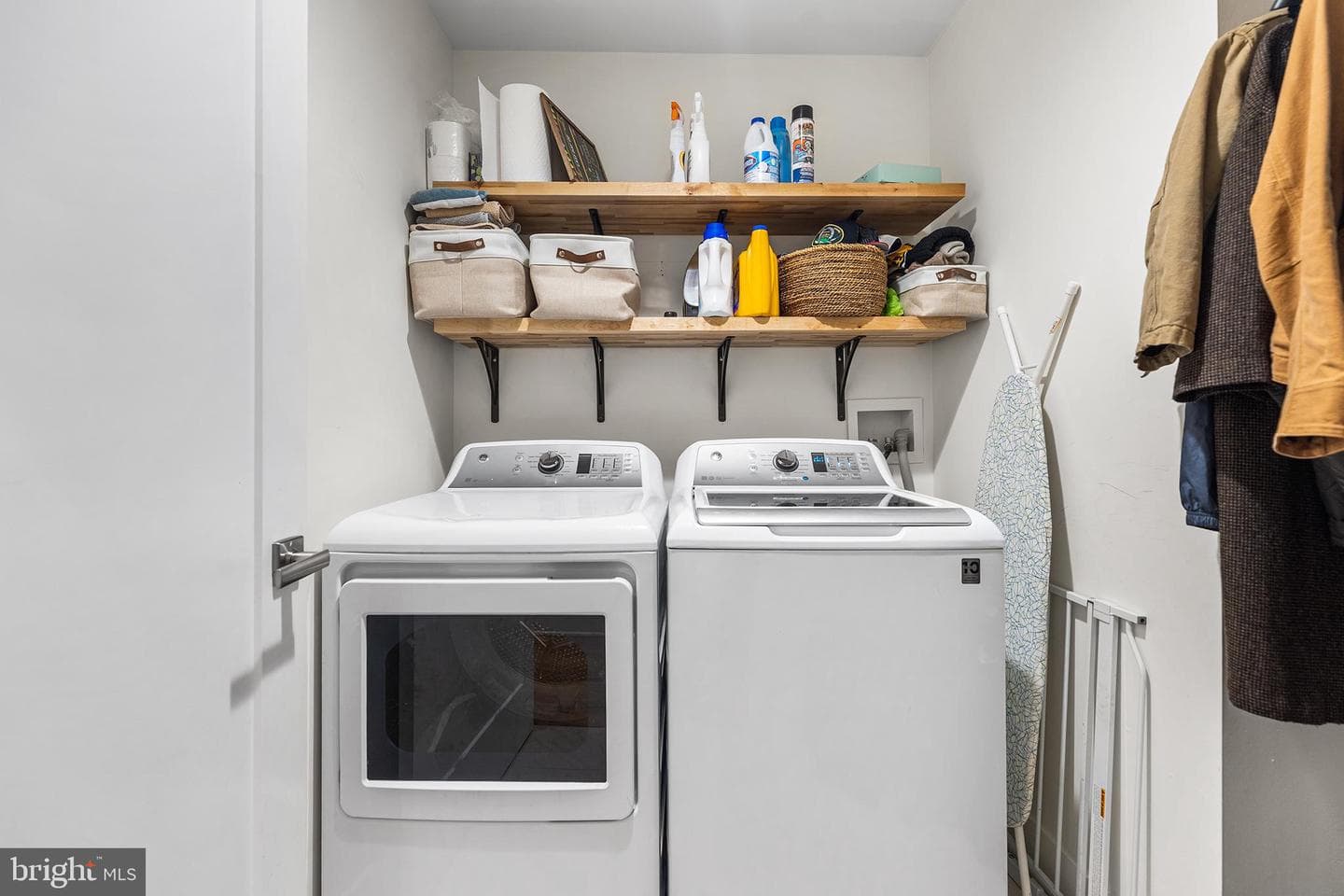 1323 Crease Street photo 15