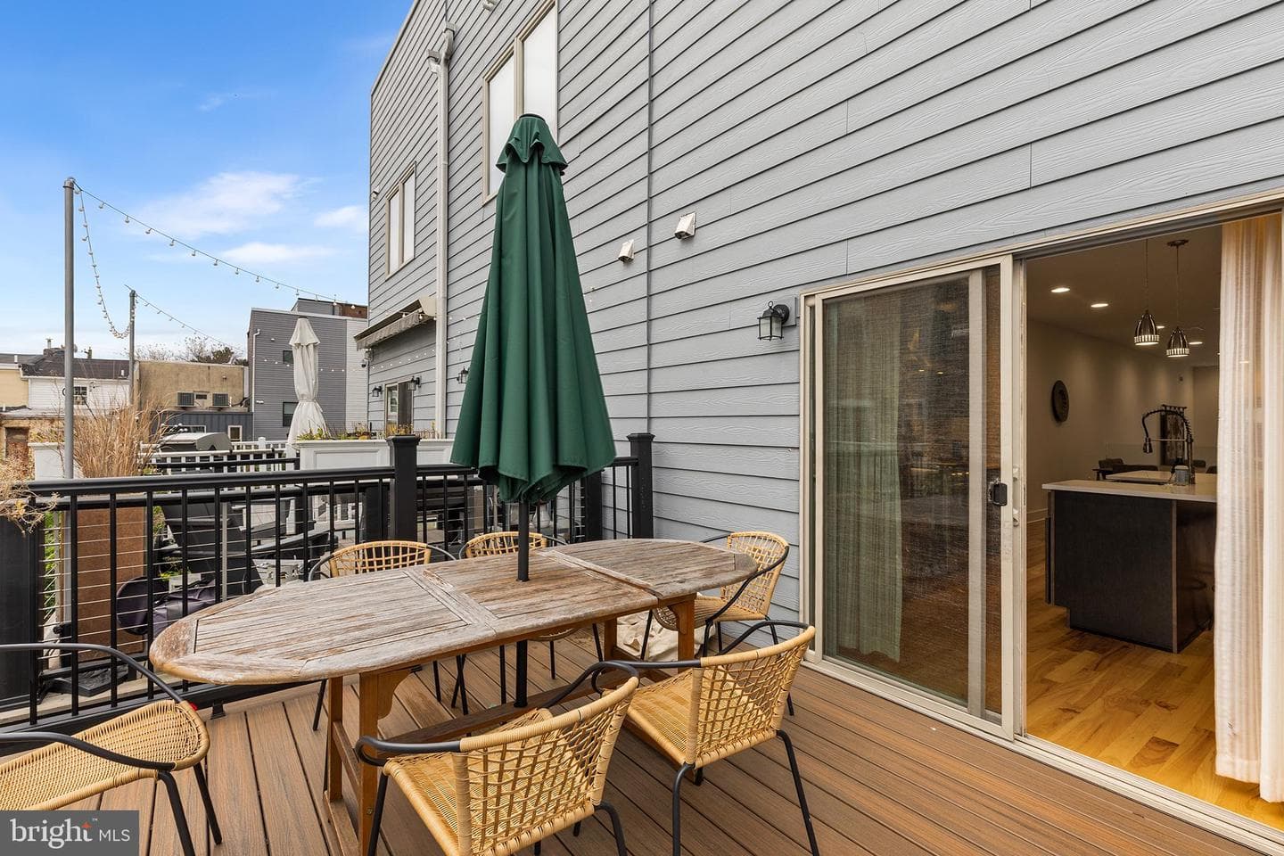 1323 Crease Street photo 33