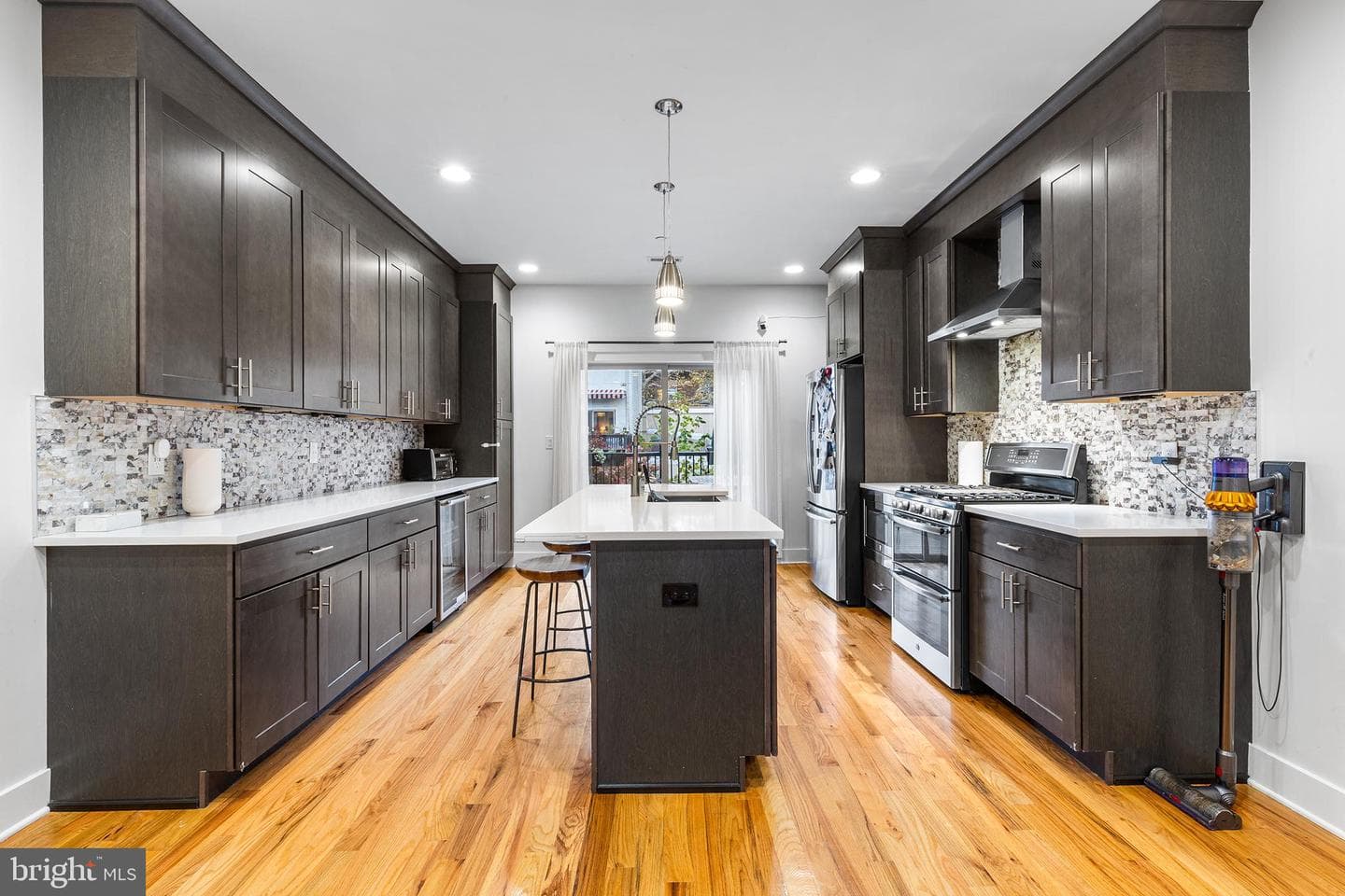 1323 Crease Street photo 6