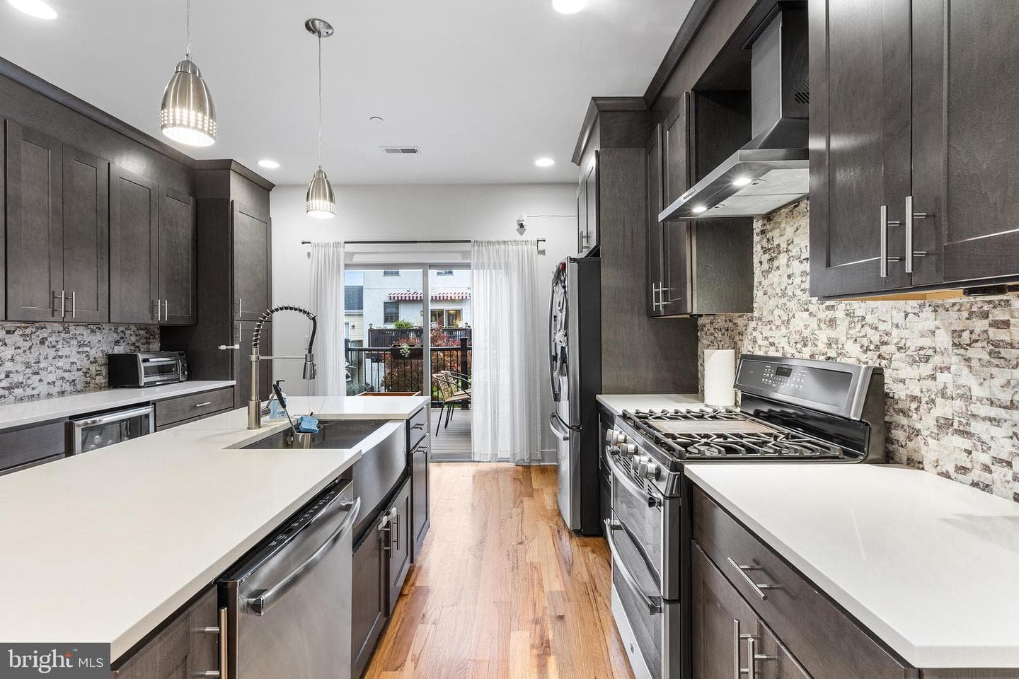 1323 Crease Street photo 8