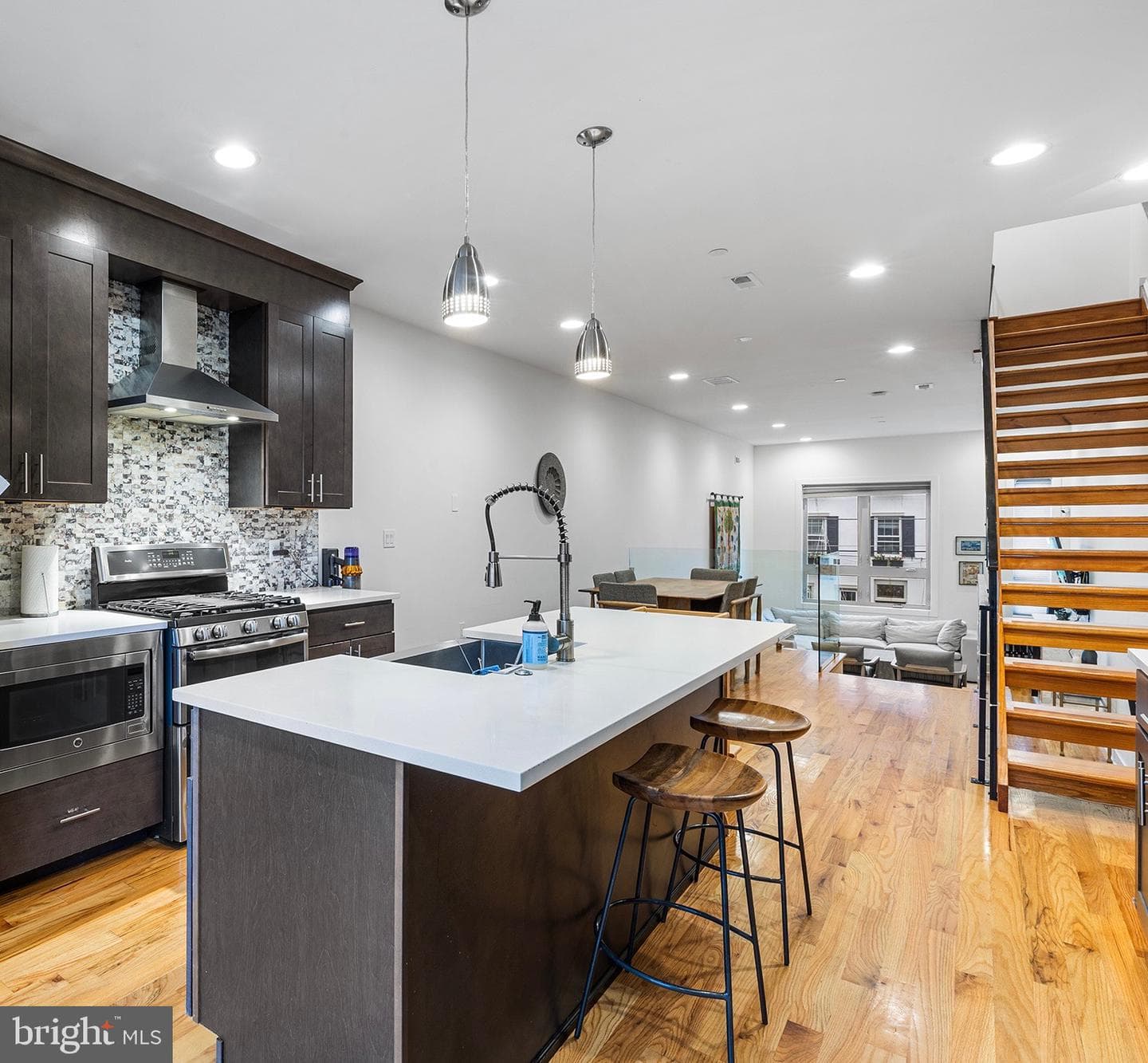 1323 Crease Street photo 9