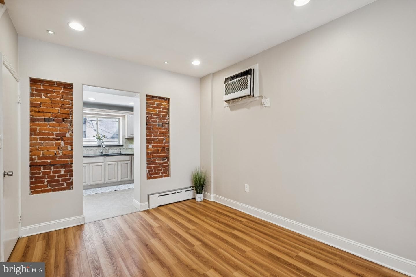 2041 S Bancroft Street photo 14