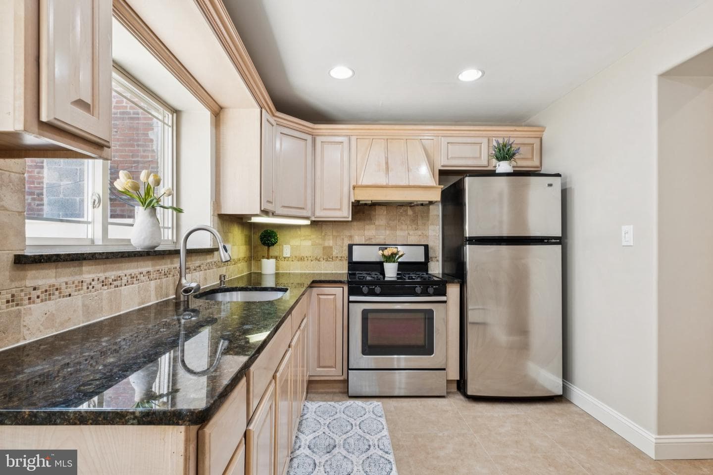 2041 S Bancroft Street photo 16