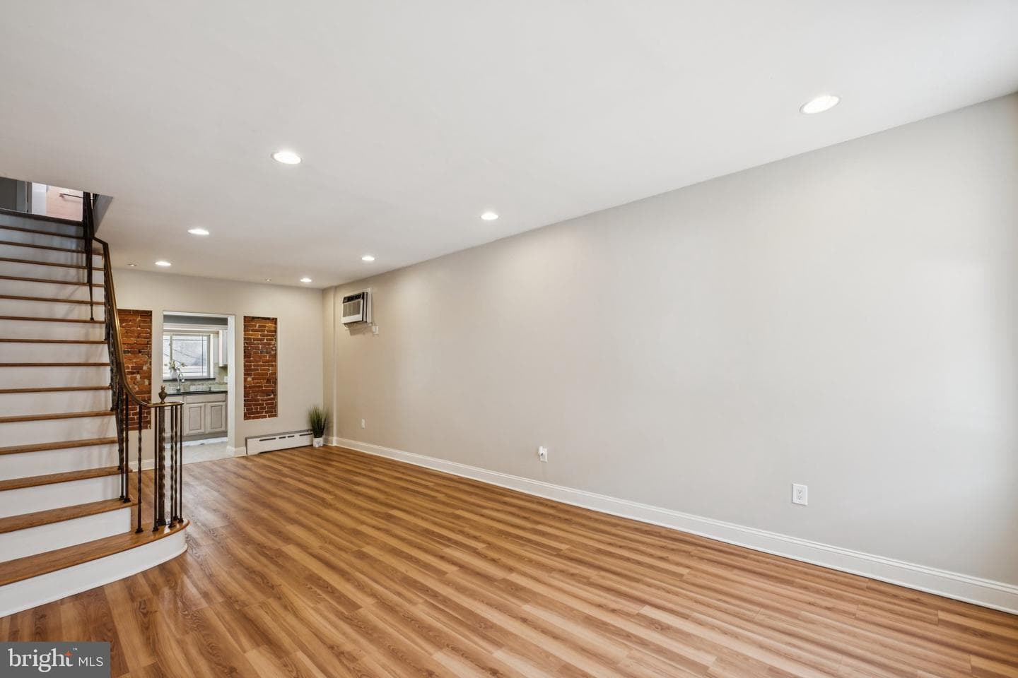 2041 S Bancroft Street photo 5