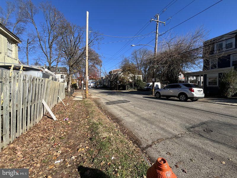145 W Queen Lane photo 12