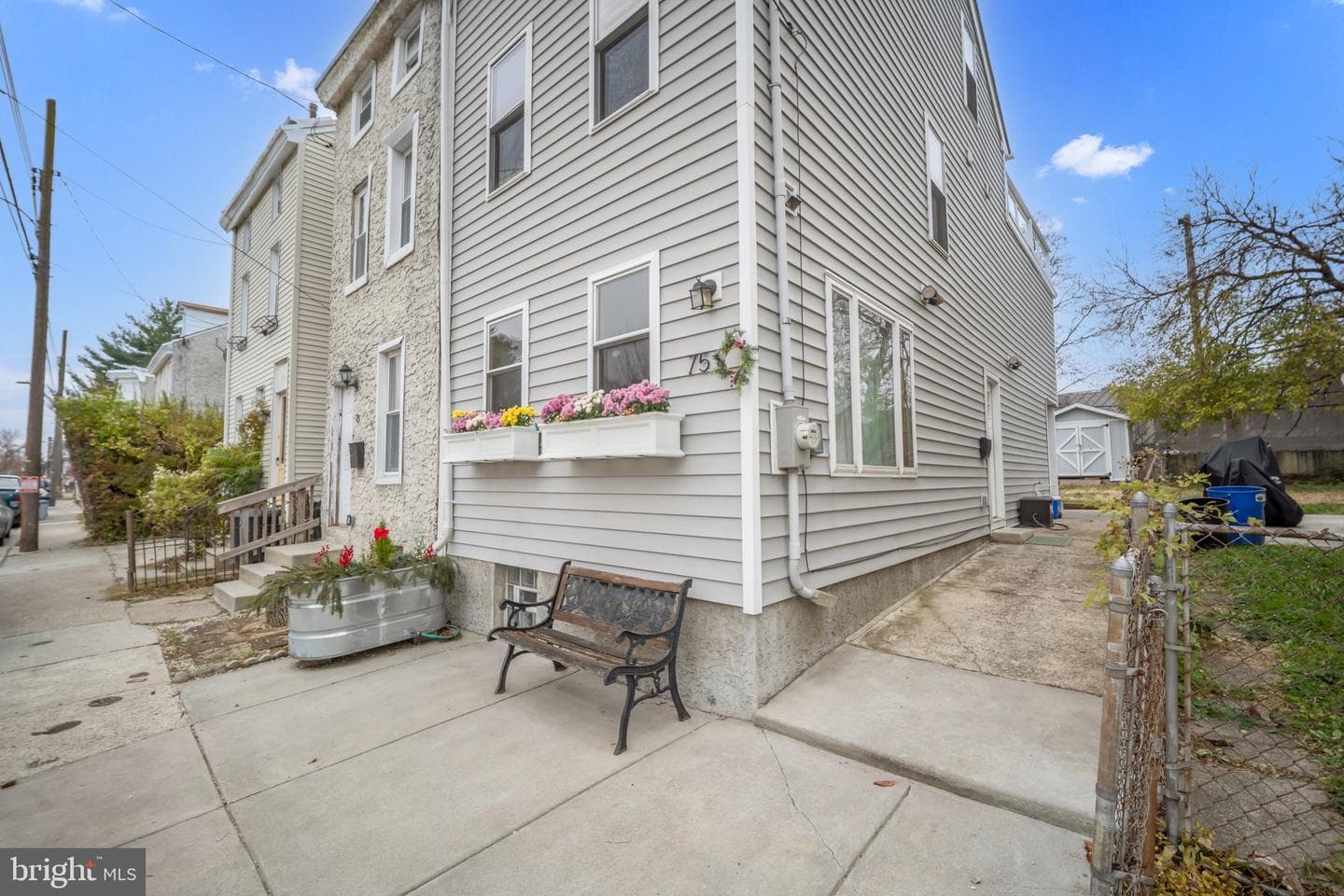 75 E Phil Ellena Street photo 2