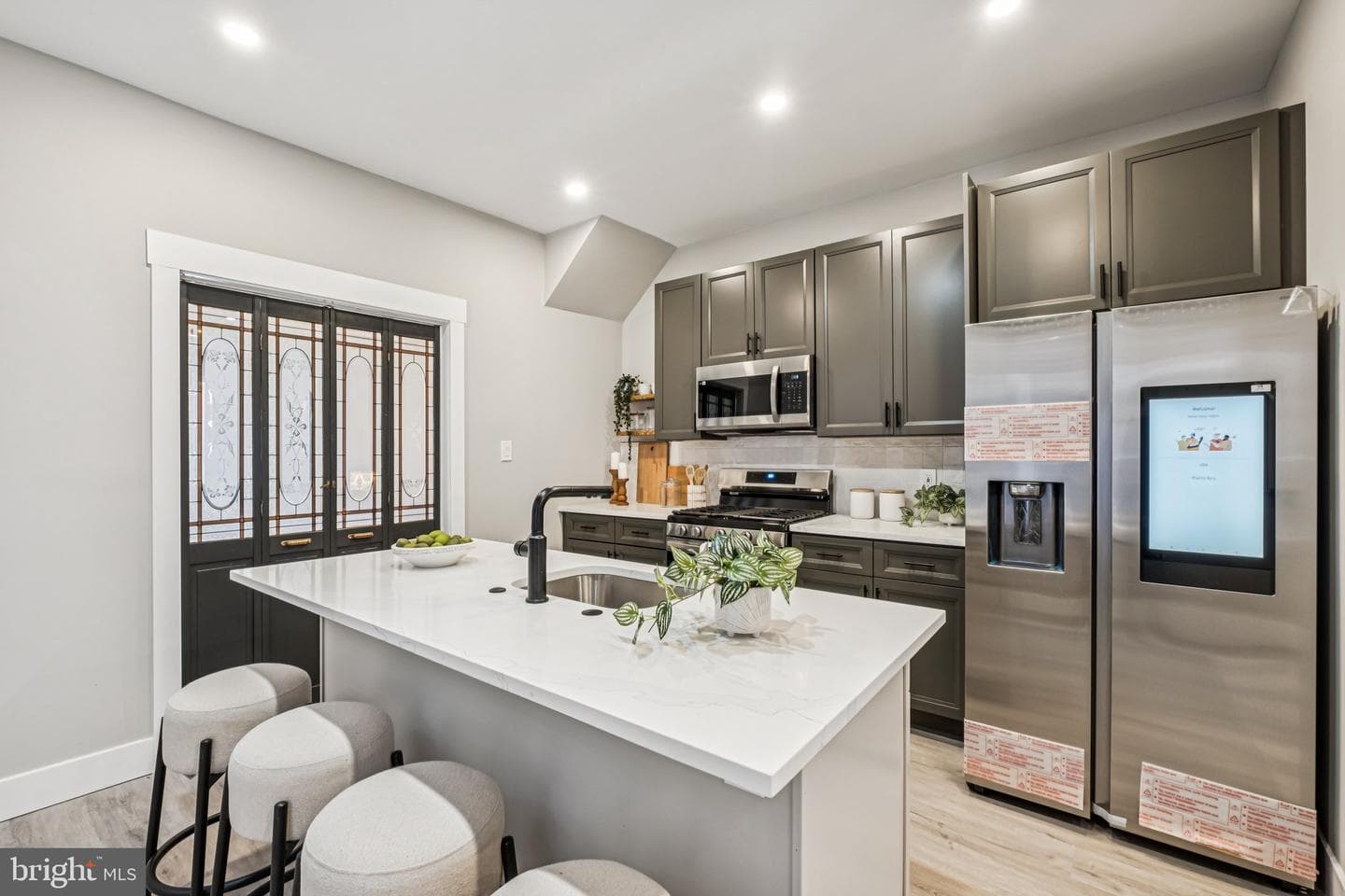 333 W Hansberry photo 1