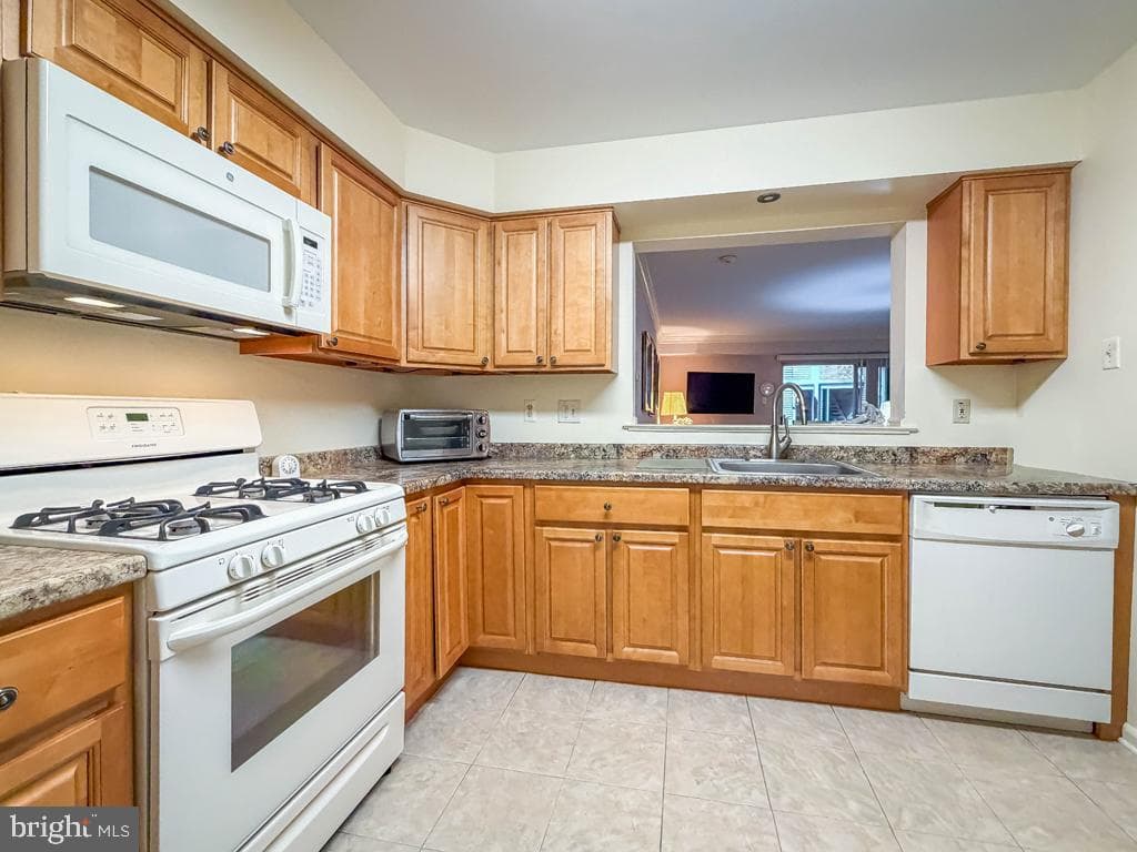 73106 Delaire Landing Road #106 photo 15