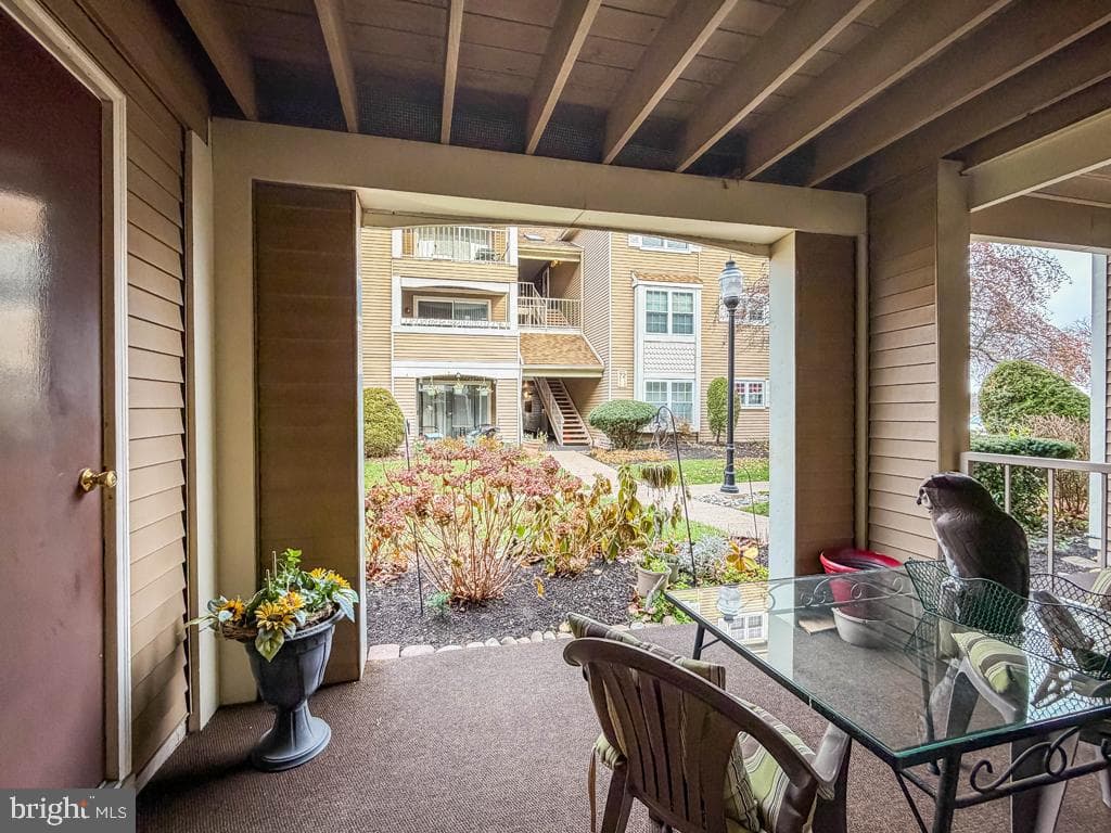 73106 Delaire Landing Road #106 photo 30