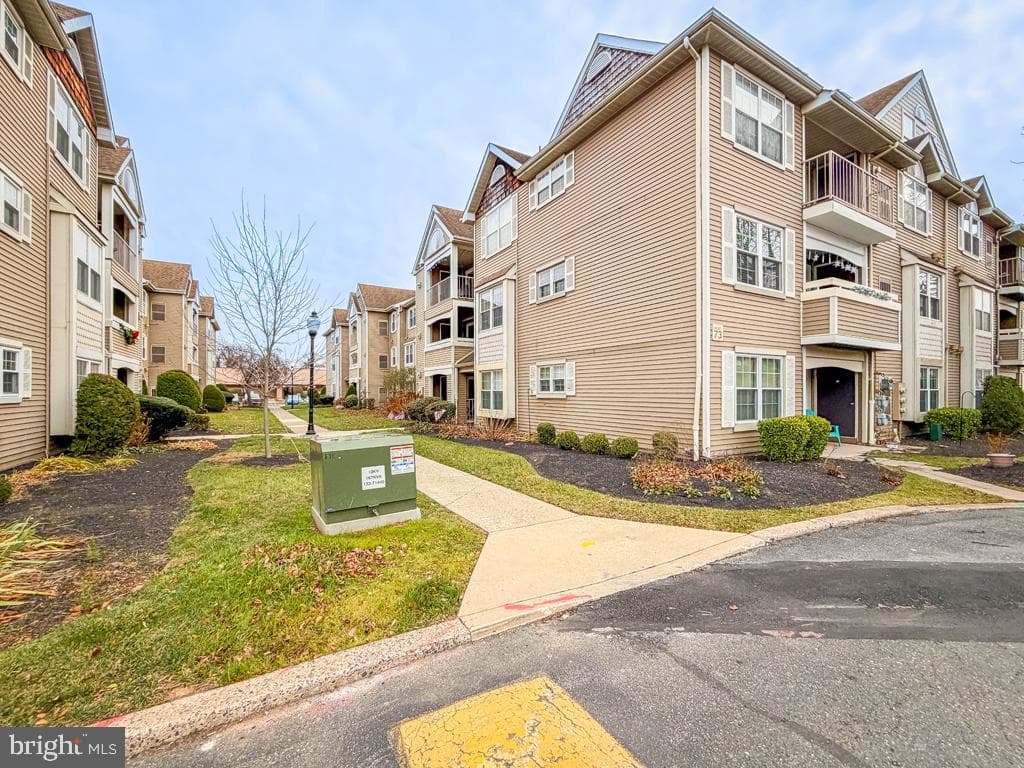 73106 Delaire Landing Road #106 photo 4