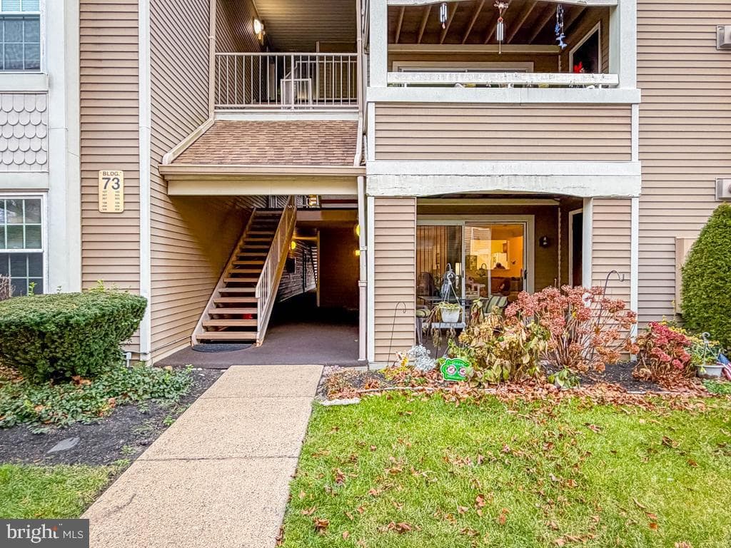 73106 Delaire Landing Road #106 photo 5