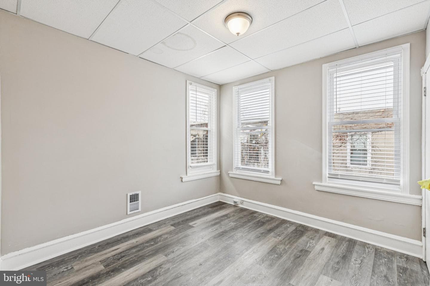 2416 N Hollywood Street photo 12