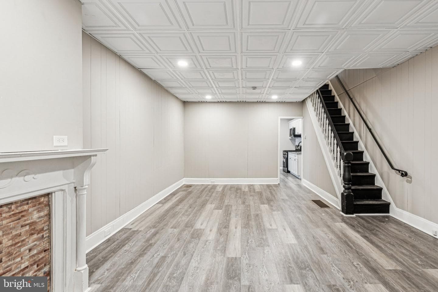 2416 N Hollywood Street photo 2